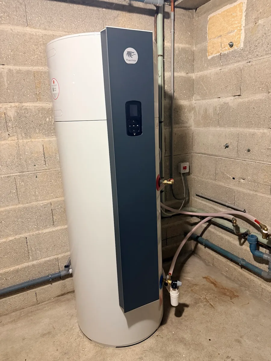Chauffe-eau thermodynamique posé dans un local technique